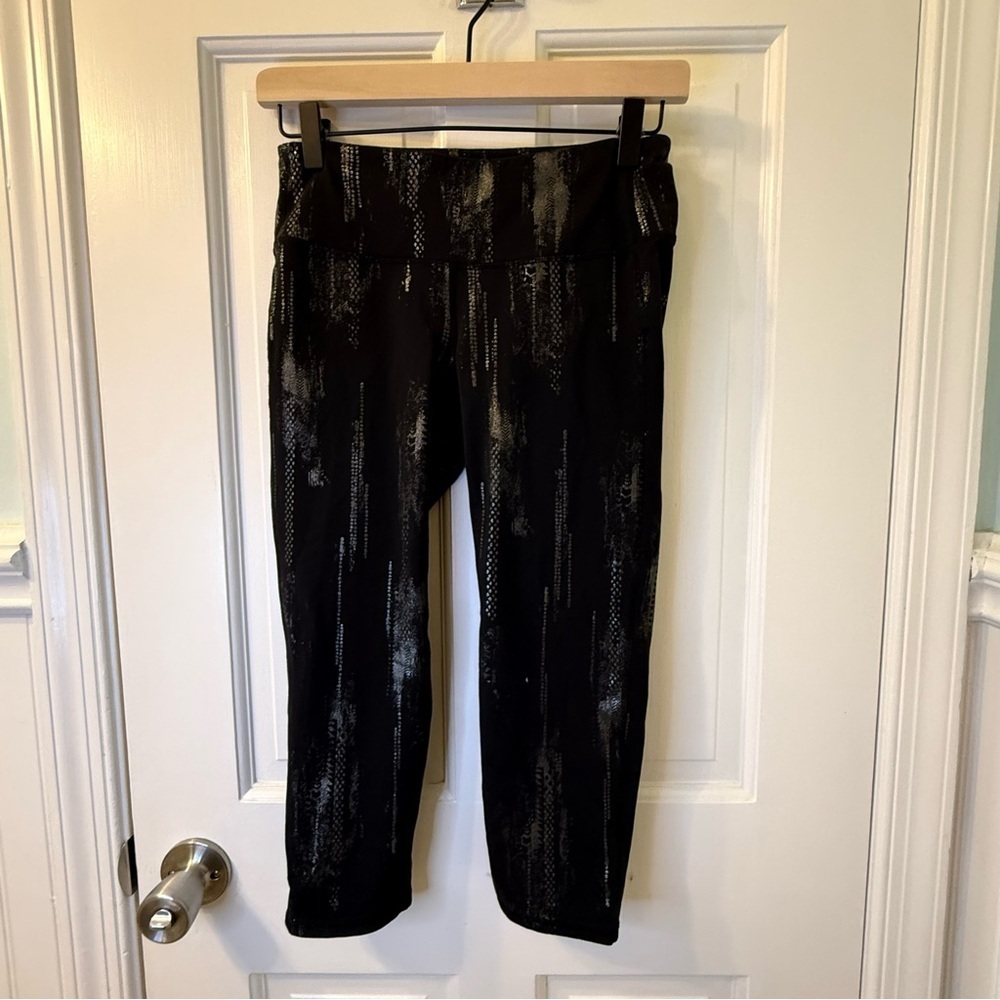 Athleta Black and Silver Cropped Leggings